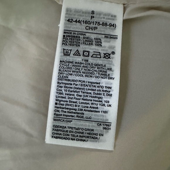 Gap women’s recycled puffer vest - Picture 7 of 9